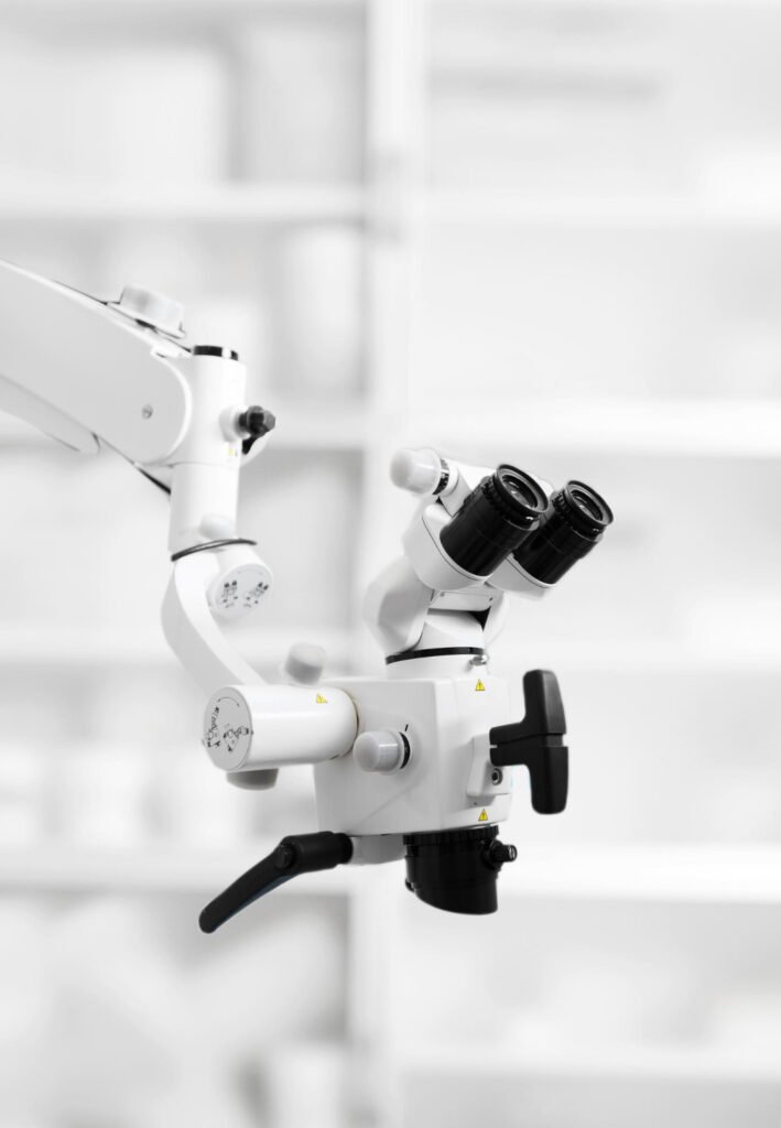 Професионален стоматологичен микроскоп за ендодонтия – високотехнологично оборудване